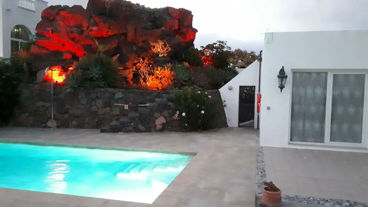 Villa Essence - A Unique Detached Villa With A-C, Heated Private Pool, Hottub, Gardens, Patios And Stunning Views! Tías 0*,  Espagne